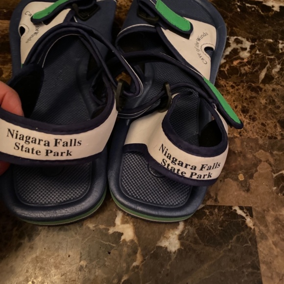 Niagara Falls cave of wind water shoes - Picture 4 of 6